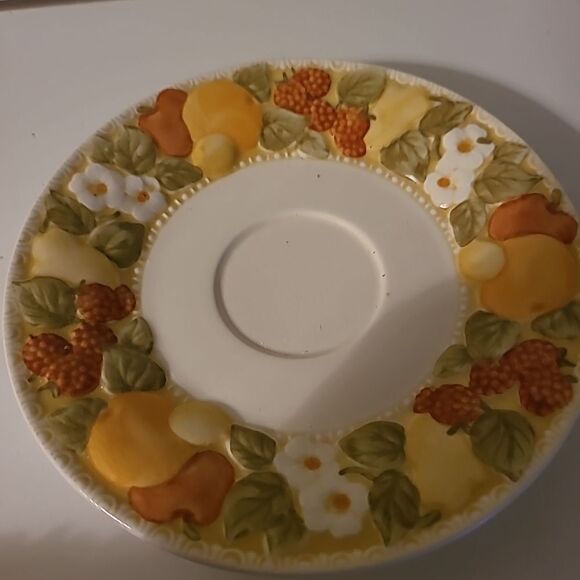 Set of Two Metlox Saucers - Picture 3 of 6